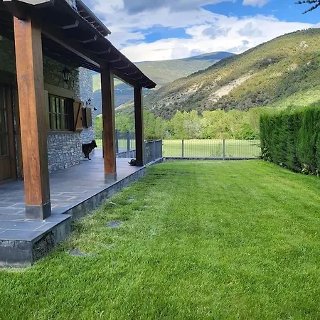 Casa De Fusta Al Cor Dels Pirineus בקתה